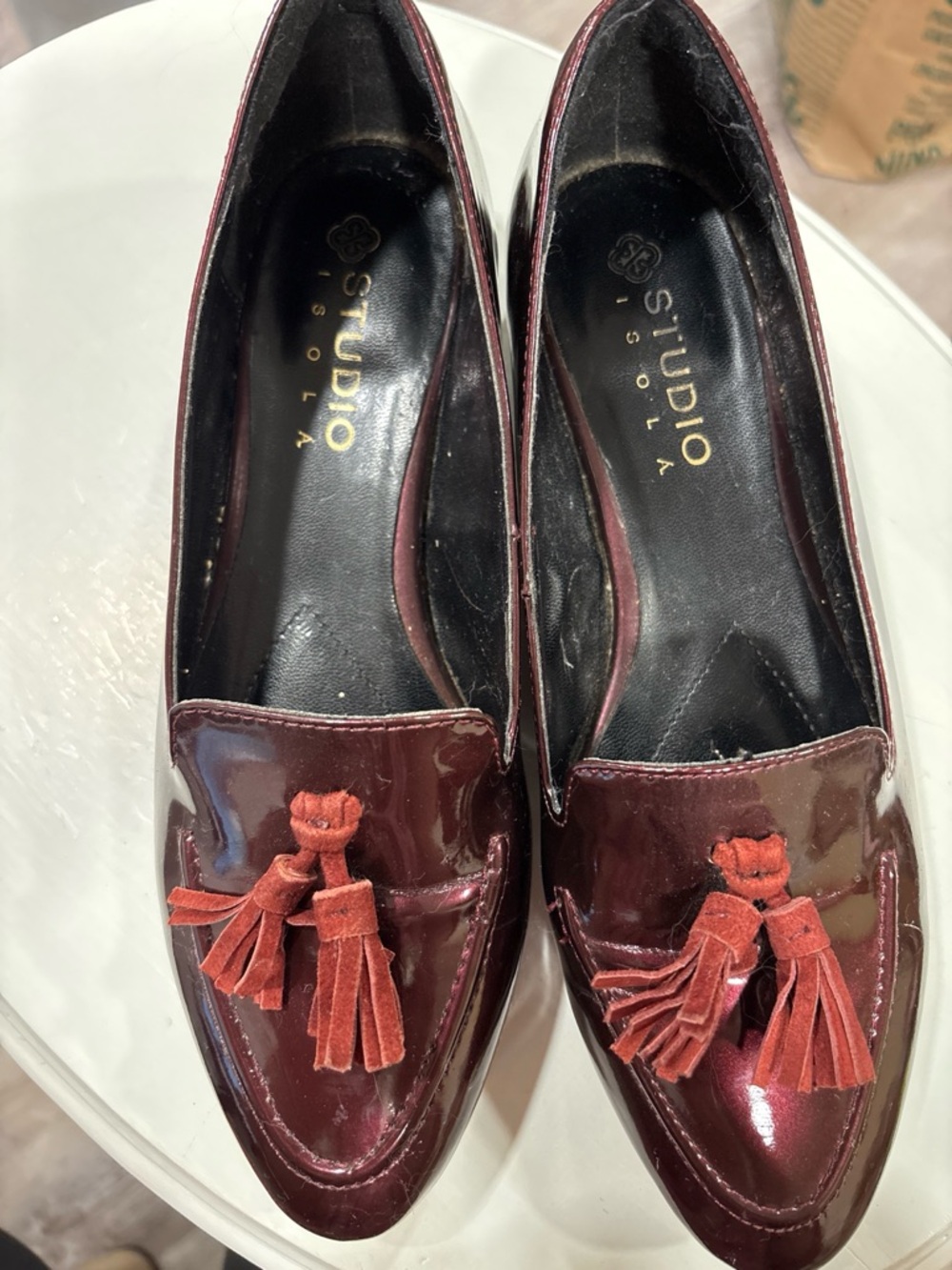 Studio I Women's Shiny Burgundy Tassel Loafers